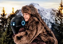 Frau Winkler verl�sst das Haus