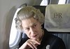 Queen Elisabeth II. (Helen Mirren) im Flugzeug