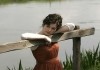 Jane Austen (Anne Hathaway) ist tief in Gedanken versunken.
