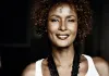 Strahlende wie stolze Schönheit: Waris Dirie, deren...urde.