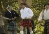 Bei den schottischen Highland Games versucht Tom...hen'.