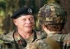 Major Hauptmann (Ronald Nitschke) ist stolz auf...ng. -