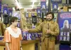 Benjamin (Michael Angarano) und Chevalier (Jemaine...oncos