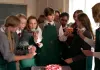 Toast - Freddie Highmore (Mitte) als Nigel Slater im...alter