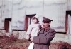 Titos Brille - Adriana mit ihrem Vater Militaerarzt Jakob