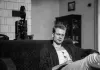 Paradies - Helmut (Christian Clauss) in seiner Unterkunft