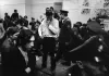 Beuys - Joseph Beuys während der Räumung des...1972.