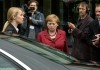 Die Getriebenen - Imogen Kogge (Mitte) als Angela Merkel
