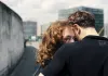 Undine - Undine (Paula Beer) & Christoph (Franz Rogowski)