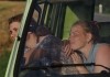 Milch ins Feuer - Im Auto