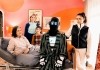 Frau Winkler verl�sst das Haus