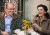 Ein Sommer in New York - Mouna und Walter lachen am Tisch