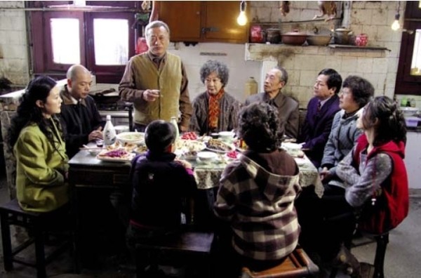 Ling Feng, Lisa Lu (Mitte) in 'Tuan Yuan'