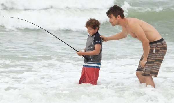 Safe Haven - Alex (Josh Duhamel) mit seinem Sohn...max).