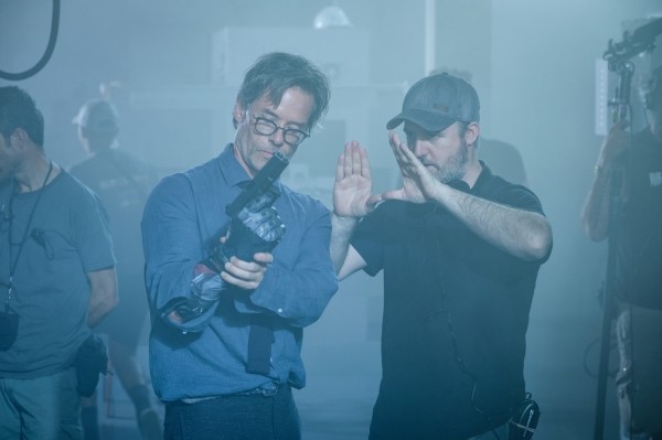 Bloodshot - Guy Pearce und Regisseur Dave Wilson am Set