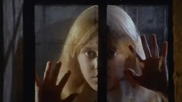 Valerio Valeri als Melissa Graps in 'Kill Baby, Kill'