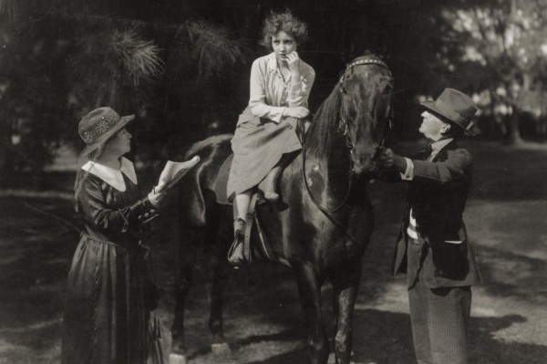 Be Natural - Sei Du selbst - Alice directing Bessie Love