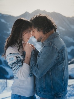 Make Me Feel - Charleen Weiß und Erkan Acar in ihrer...Tito