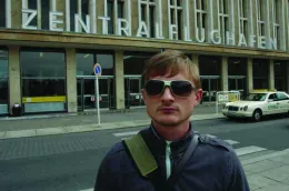 Maik (Florian Lukas) ist gelandet.