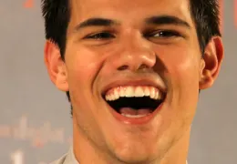 Taylor Lautner, 18.06.2010 Berlin Fotocall und PK zum...NDROT