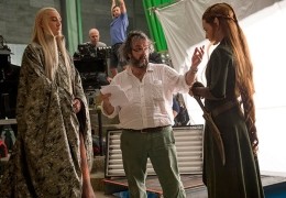 Peter Jackson (Mitte) beim Dreh von 'Der Hobbit: Die...eere'