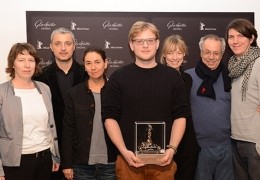 Oskar Sulowski (Mitte), der Gewinner  des 'Made in...hts).