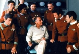 Harve Bennett mit der Star Trek-Crew