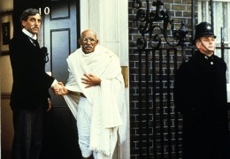 Gandhi - Terrence Hardiman und Ben Kingsley