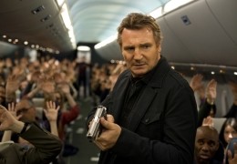 Non Stop - Bill Marks (Liam Neeson) gert unter Verdacht