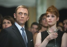 James Bond (DANIEL CRAIG) und Agentin Fields (GEMMA...ste.