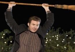 Jack Wyatt (WILL FERRELL) hängt hilflos an Isabels...g GmbH