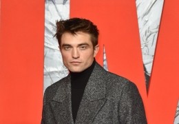 Robert Pattinson 'spürt sein Alter', wenn er...reht.