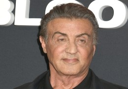 Sylvester Stallone blickt mit großer Skepsis auf die...genz.