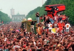 Die verrückten 90er - Das Turbo-Jahrzehnt der Deutschen