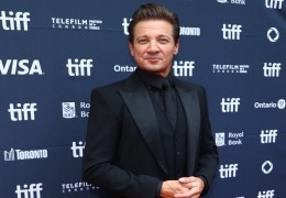 Jeremy Renner wird im kommenden Marvel-Blockbuster...hren.