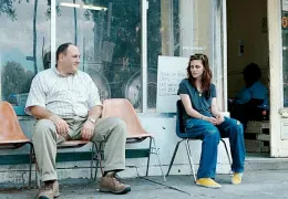 James Gandolfini als Doug Riley und Kristen Stewart...leys'