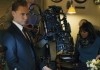 Tom Hiddleston und Susanne Bier bei den Dreharbeiten...nager