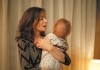 Alles was kommt - Nathalie (Isabelle Huppert) mit Enkelkind