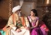 Aladdin - Navid Negahban als Sultan und Naomi Scott...smine