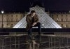 Robert Langdon (Tom Hanks) sucht im Louvre nach dem...Gral