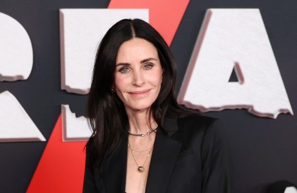 Courteney Cox k�nnte sich vorstellen, bei 'Scream 8'...hmen.