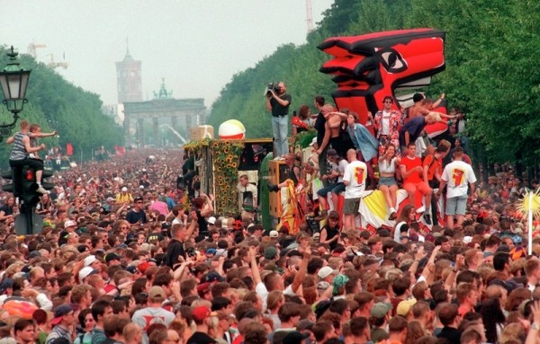 Die verr�ckten 90er - Das Turbo-Jahrzehnt der Deutschen