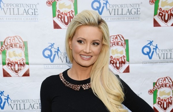 Holly Madison hat sich hinter den geplanten Film...ellt.