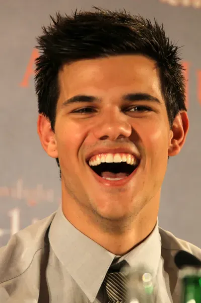 Taylor Lautner, 18.06.2010 Berlin Fotocall und PK zum...NDROT