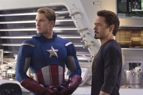 The Avengers - CAPTAIN AMERICA (Chris Evans) und TONY...Jr.)