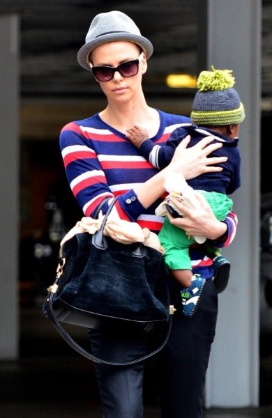 Charlize Theron mit ihrem ersten Sohn Jackson