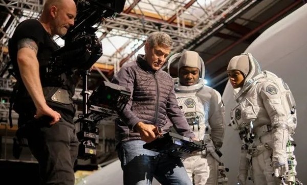 George Clooney bei der Inszenierung von The Midnight Sky
