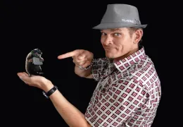 Götz Otto spricht Maulwurf Speckles in 'G-Force -...Biss'