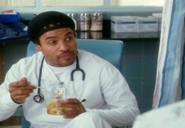 Lenny Kravitz nimmt sich als Krankenpfleger John des...ious'