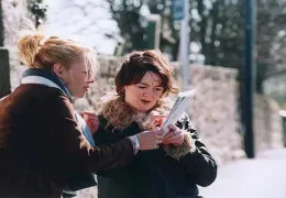 Marie (Iben Hjejle) und Sophie (Bronagh Gallagher)...h GmbH